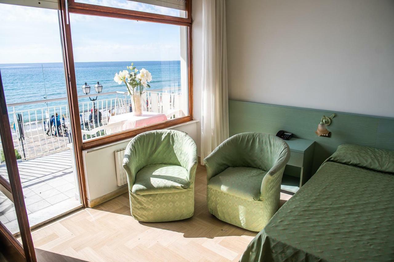Hotel West End Аласио Екстериор снимка