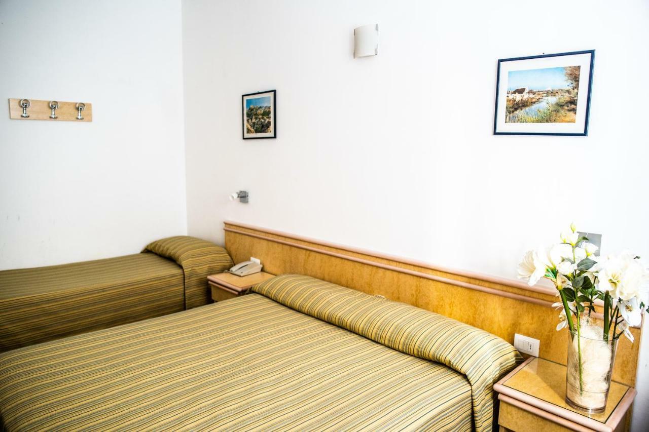Hotel West End Аласио Екстериор снимка