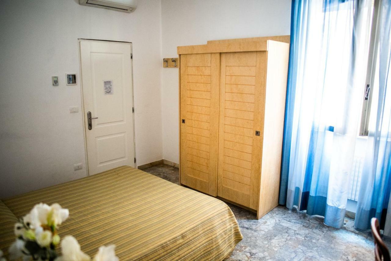 Hotel West End Аласио Екстериор снимка