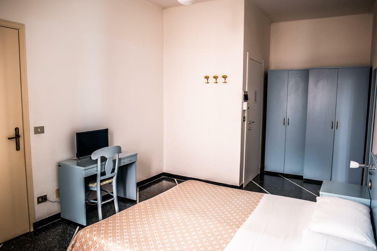 Hotel West End Аласио Екстериор снимка