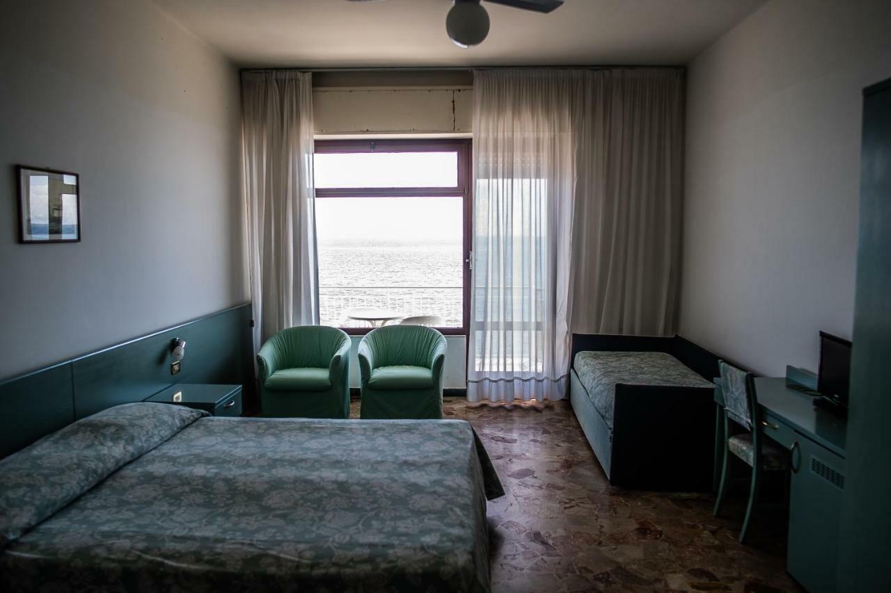 Hotel West End Аласио Екстериор снимка