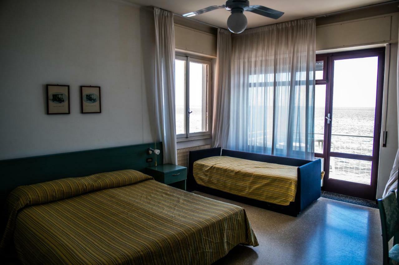Hotel West End Аласио Екстериор снимка