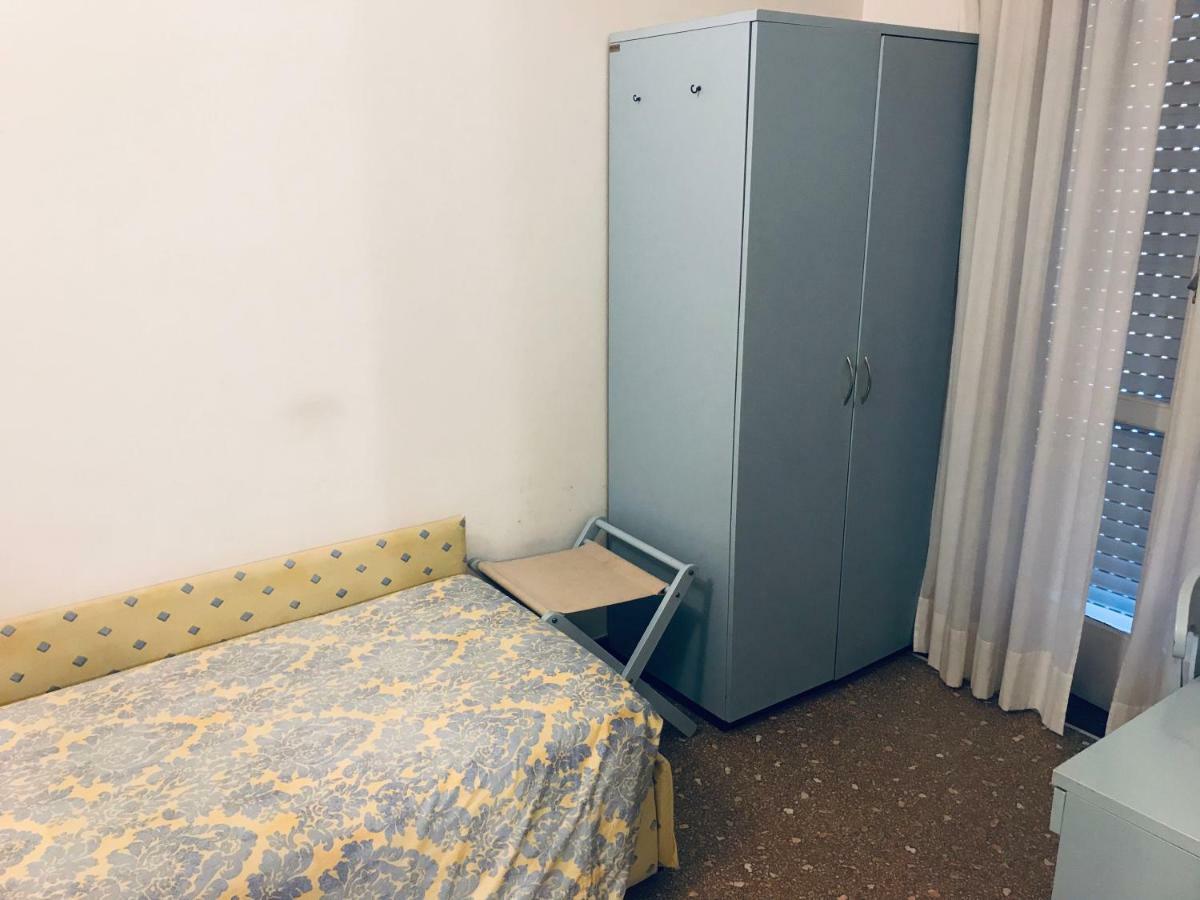 Hotel West End Аласио Екстериор снимка