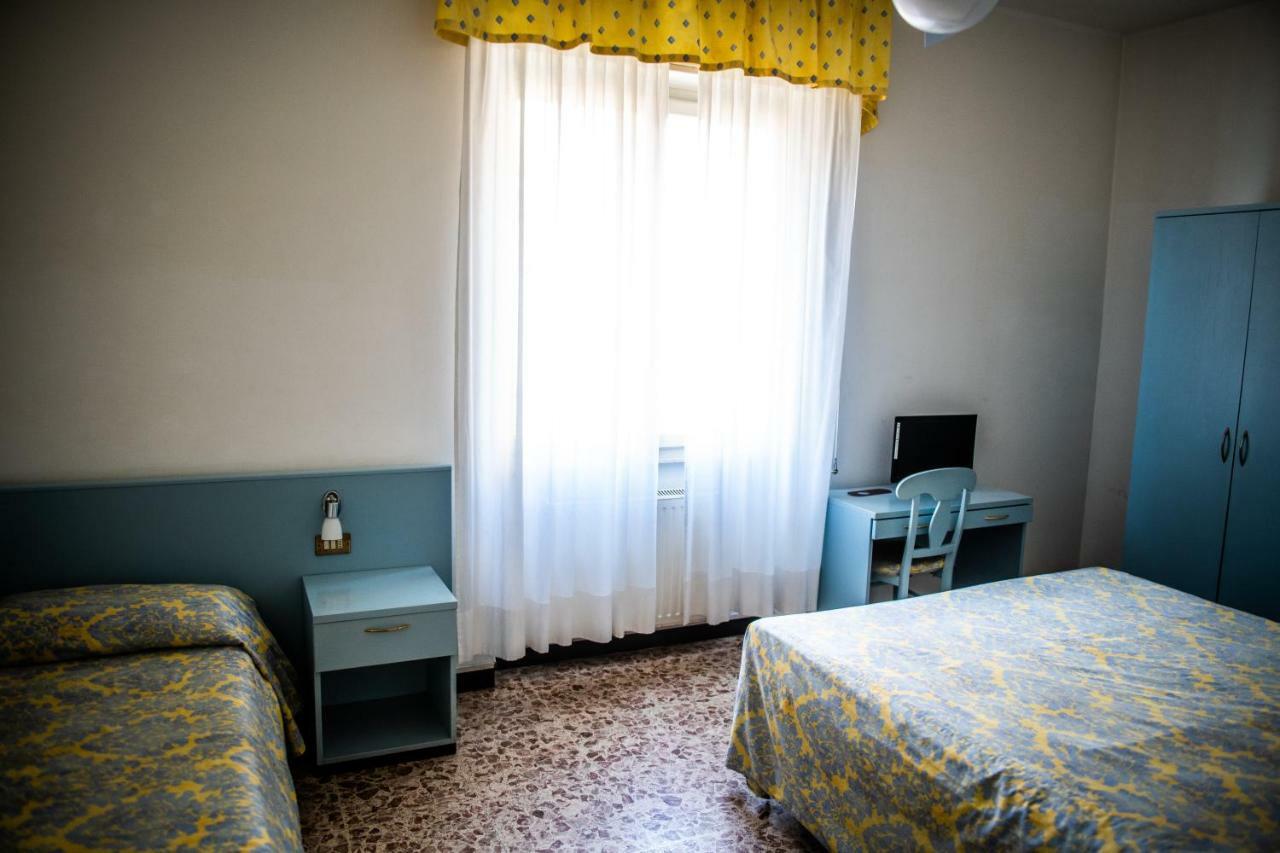Hotel West End Аласио Екстериор снимка