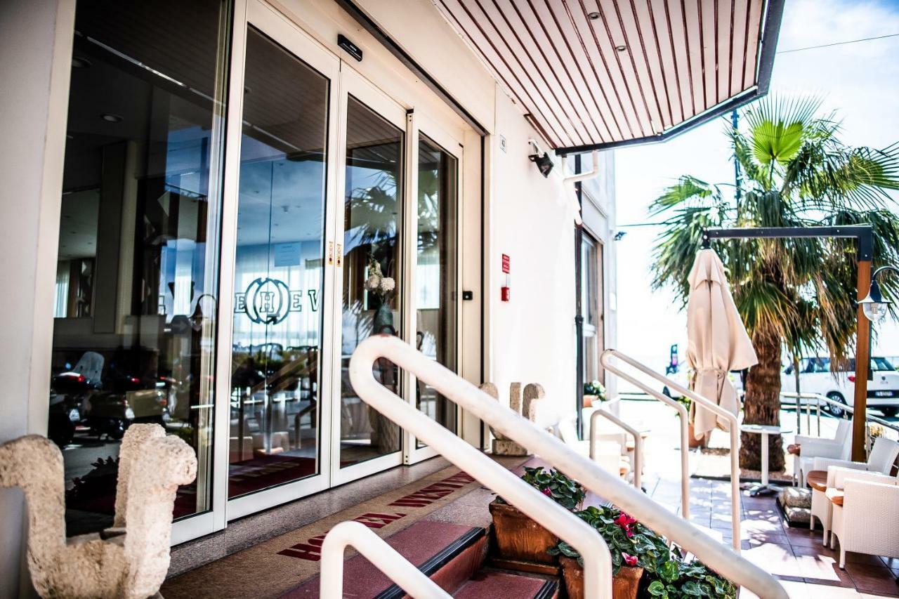 Hotel West End Аласио Екстериор снимка