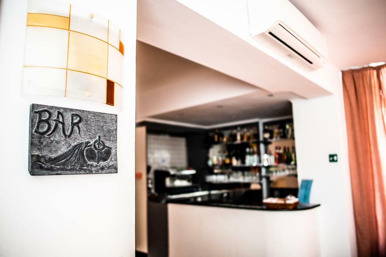 Hotel West End Аласио Екстериор снимка