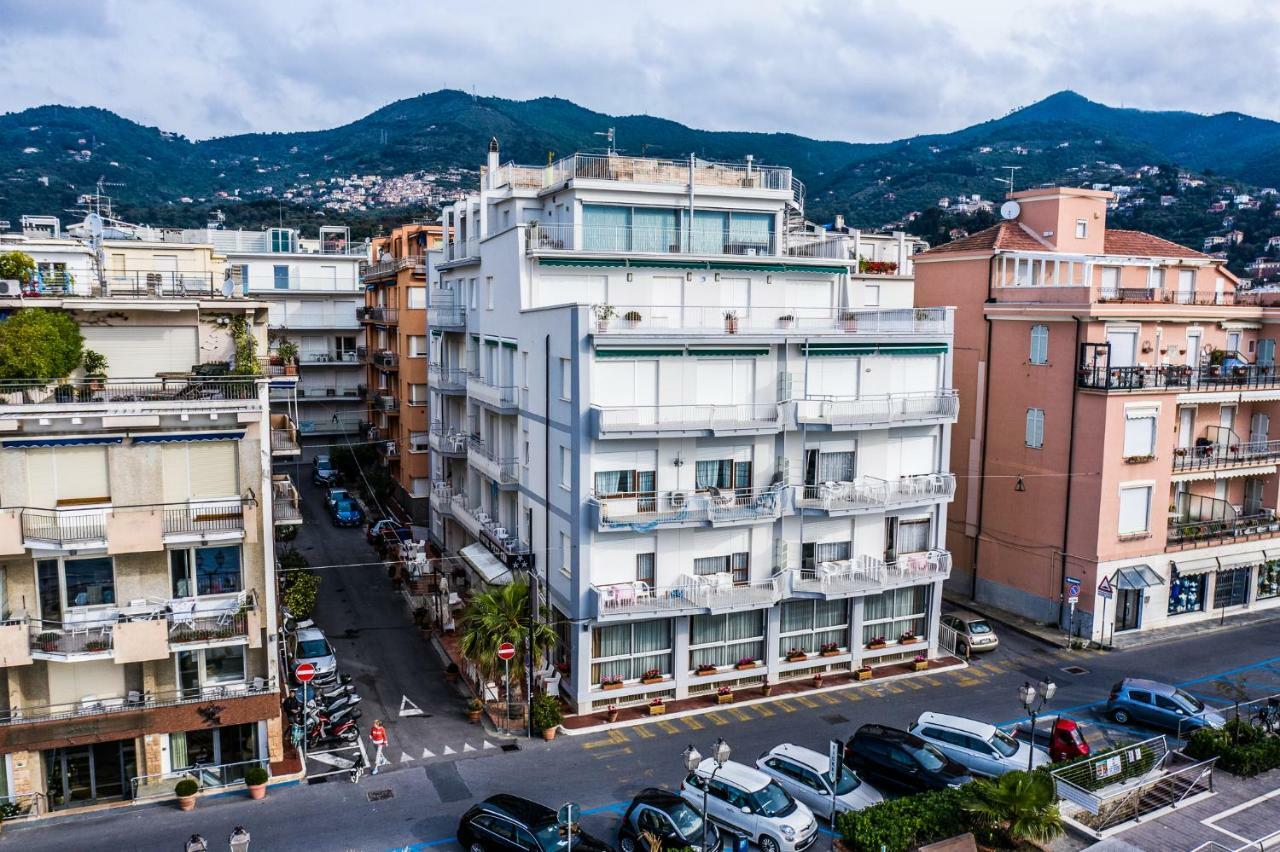 Hotel West End Аласио Екстериор снимка